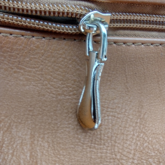 Michael Kors Light Brown Leather Totebag/Handbag Purse - Picture 3 of 7